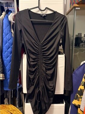 Fashion Nova Black Ruched V-Neck Long Sleeve Dress